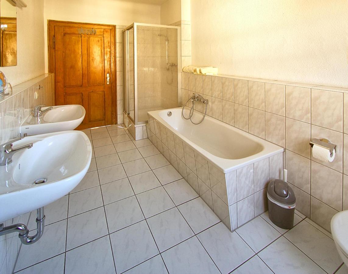 Gaststaette Und Pension Felsenthal Tabarz Pokoj fotografie
